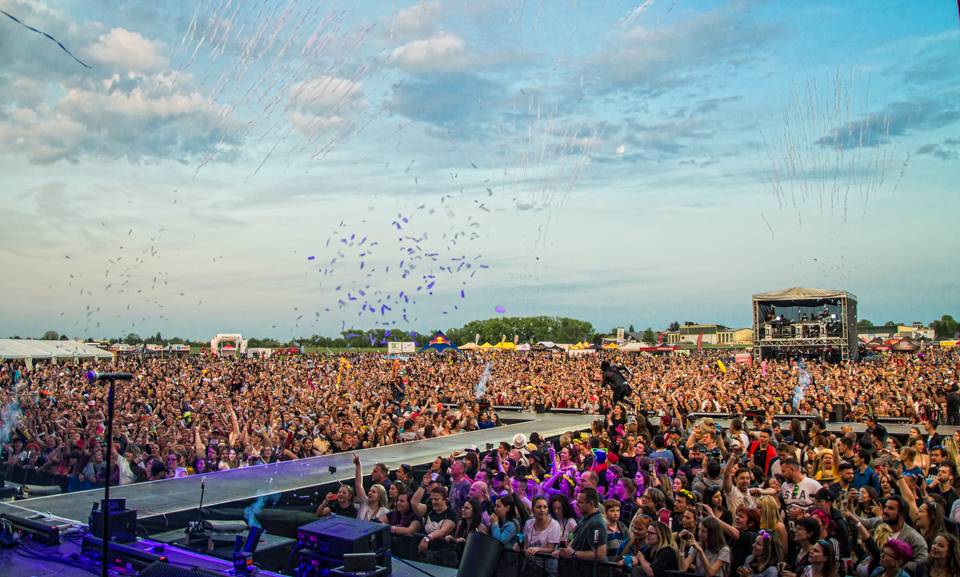 Pražský Majáles exkluzivním pohledem z pódia nebo od zvukaře