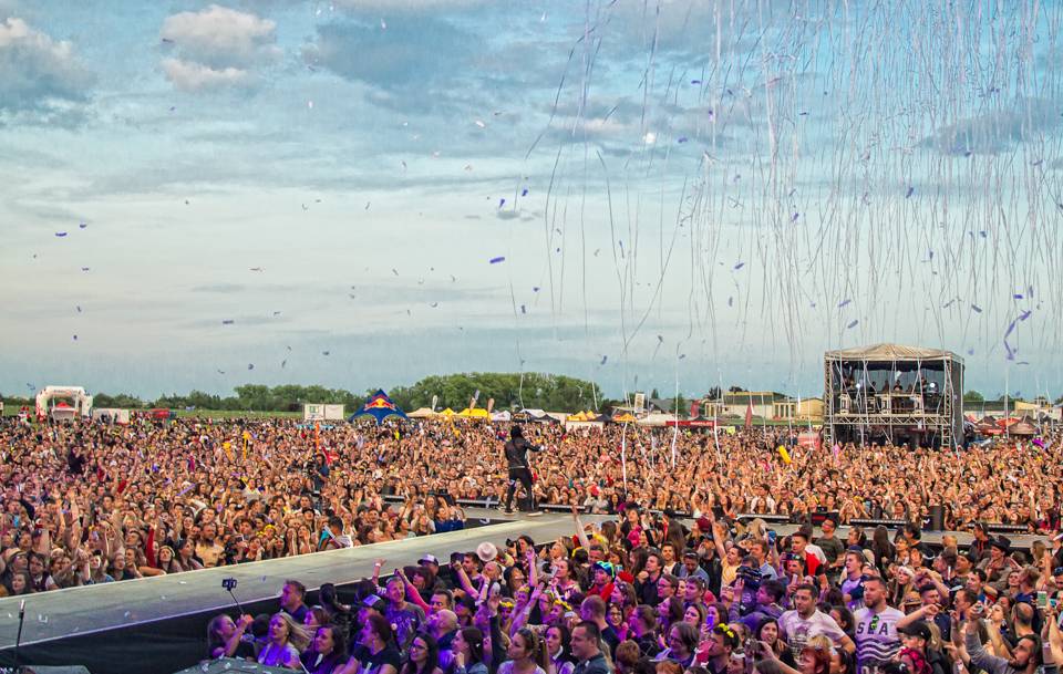 Pražský Majáles exkluzivním pohledem z pódia nebo od zvukaře