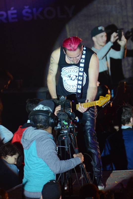 Pražský Majáles exkluzivním pohledem z pódia nebo od zvukaře