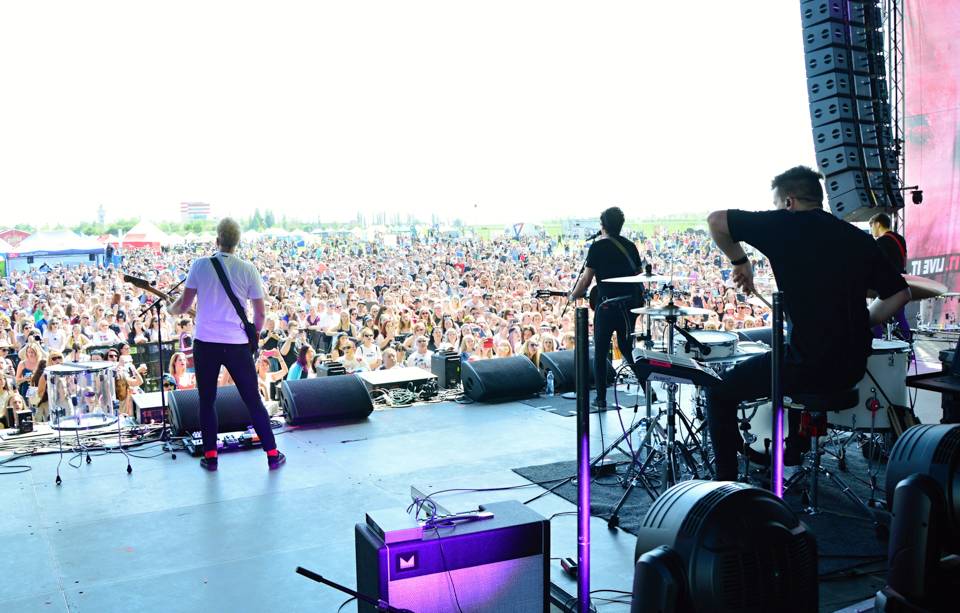 Pražský Majáles exkluzivním pohledem z pódia nebo od zvukaře