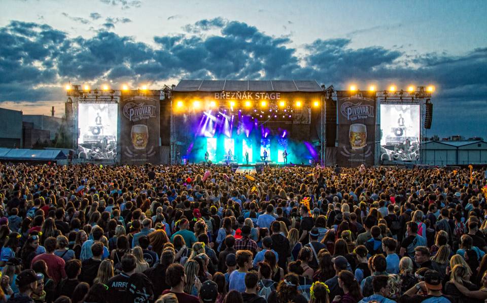 Pražský Majáles exkluzivním pohledem z pódia nebo od zvukaře