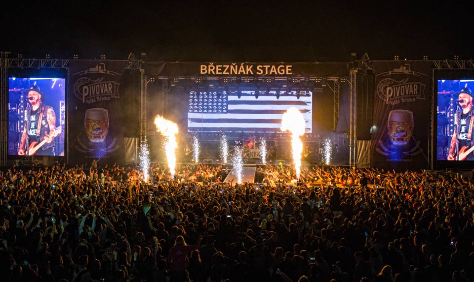 Pražský Majáles exkluzivním pohledem z pódia nebo od zvukaře