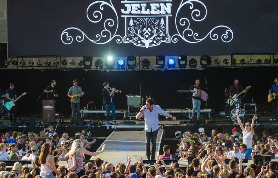 Pražský Majáles exkluzivním pohledem z pódia nebo od zvukaře