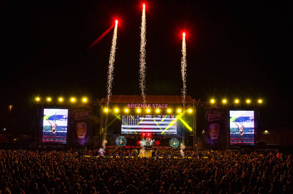 Pražský Majáles exkluzivním pohledem z pódia nebo od zvukaře