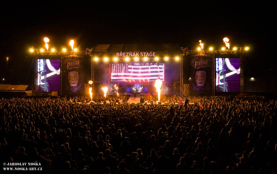 Pražský Majáles exkluzivním pohledem z pódia nebo od zvukaře