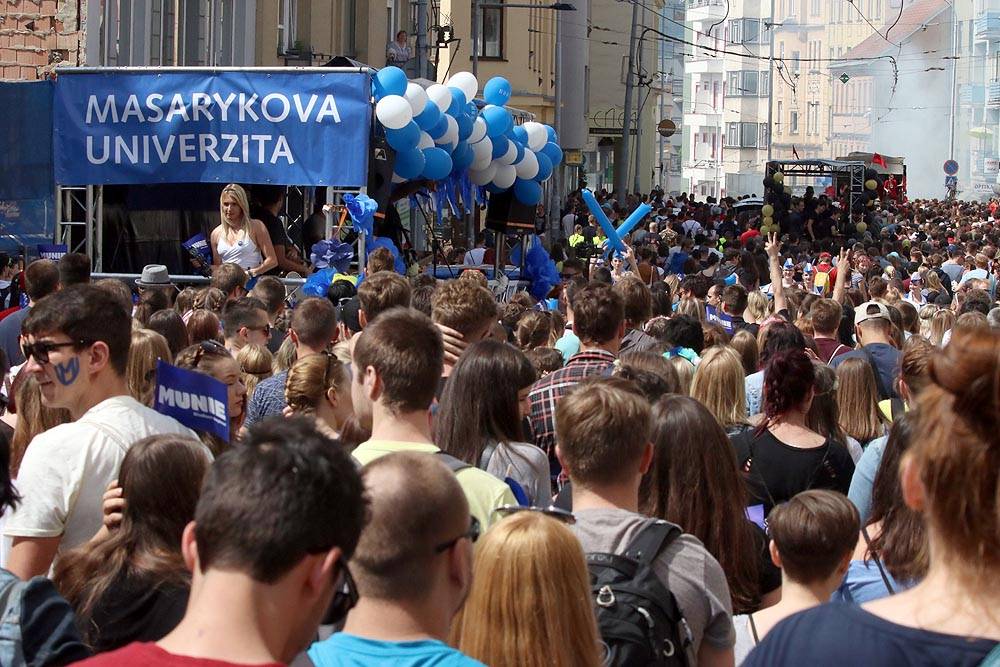 Na prosluněném Brněnském Majálesu bavili Rybičky 48, Tomáš Klus, Skyline, UDG a další