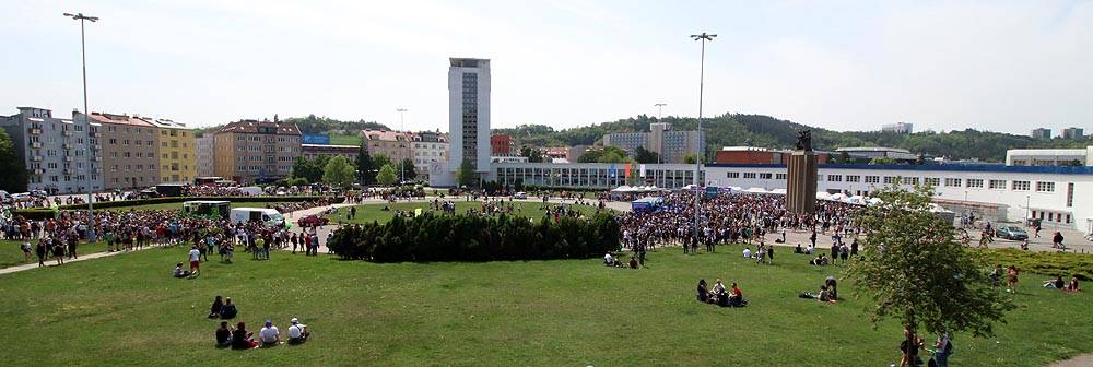 Na prosluněném Brněnském Majálesu bavili Rybičky 48, Tomáš Klus, Skyline, UDG a další