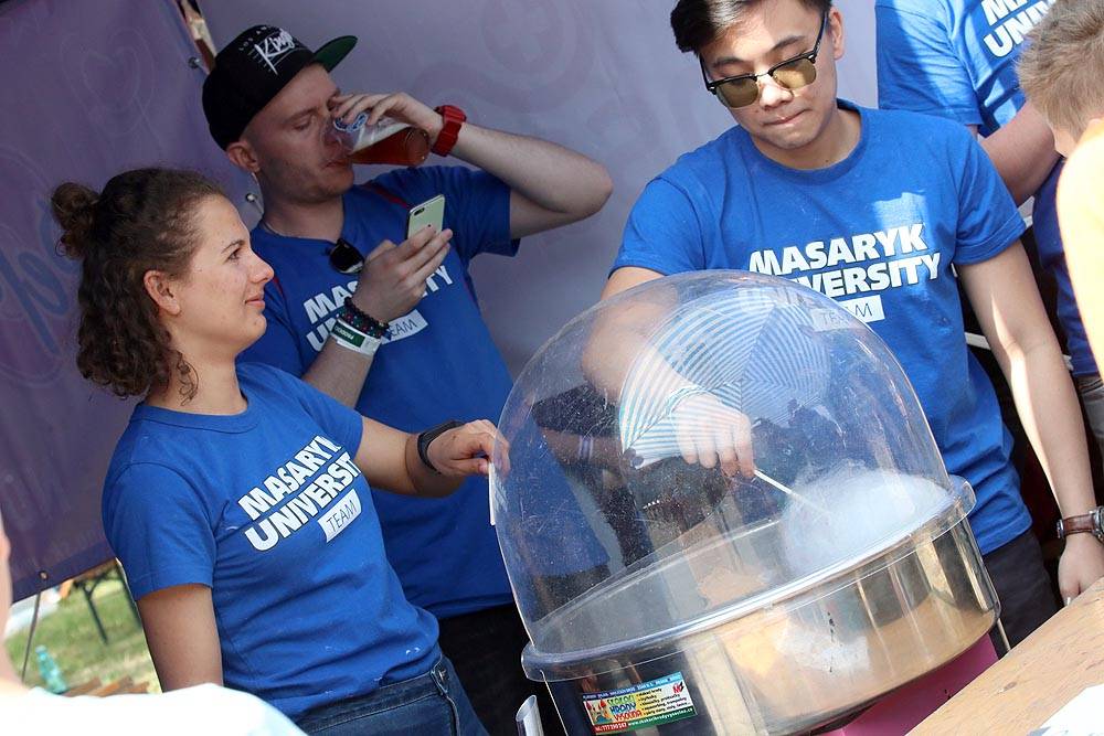 Na prosluněném Brněnském Majálesu bavili Rybičky 48, Tomáš Klus, Skyline, UDG a další