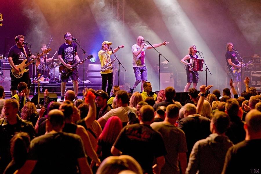 V Českých Budějovicích vystřídali muzikanti hokejisty: na Motorfestu hráli Tři sestry, David Koller i Michal Hrůza