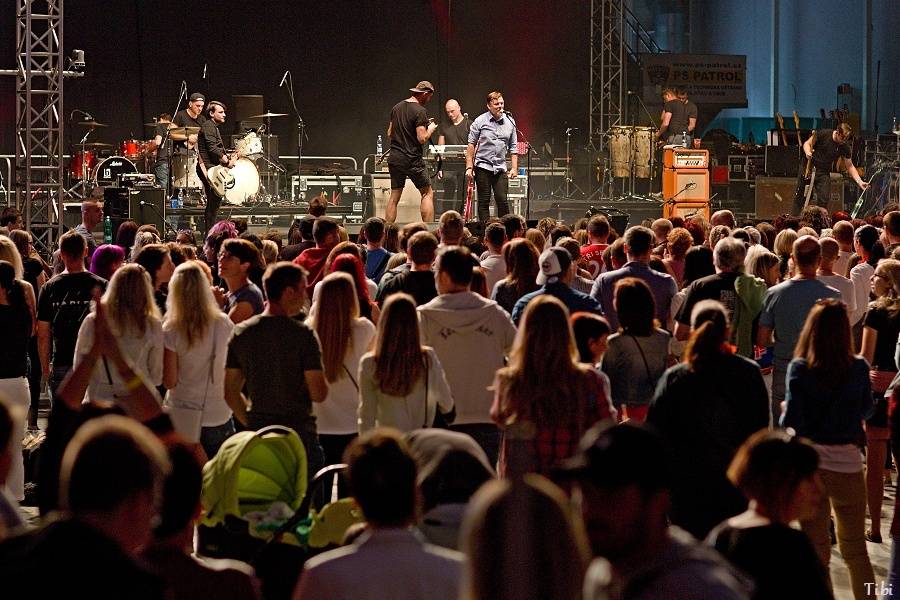 V Českých Budějovicích vystřídali muzikanti hokejisty: na Motorfestu hráli Tři sestry, David Koller i Michal Hrůza