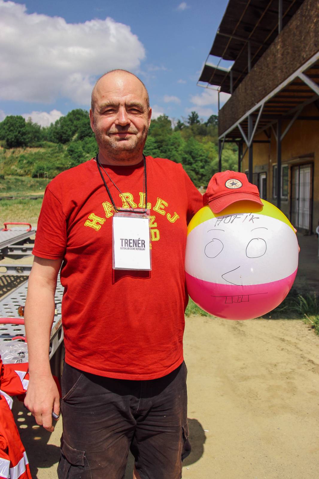 Harlej natáčel klip k songu Možná. Potěší zejména milovníky silných strojů