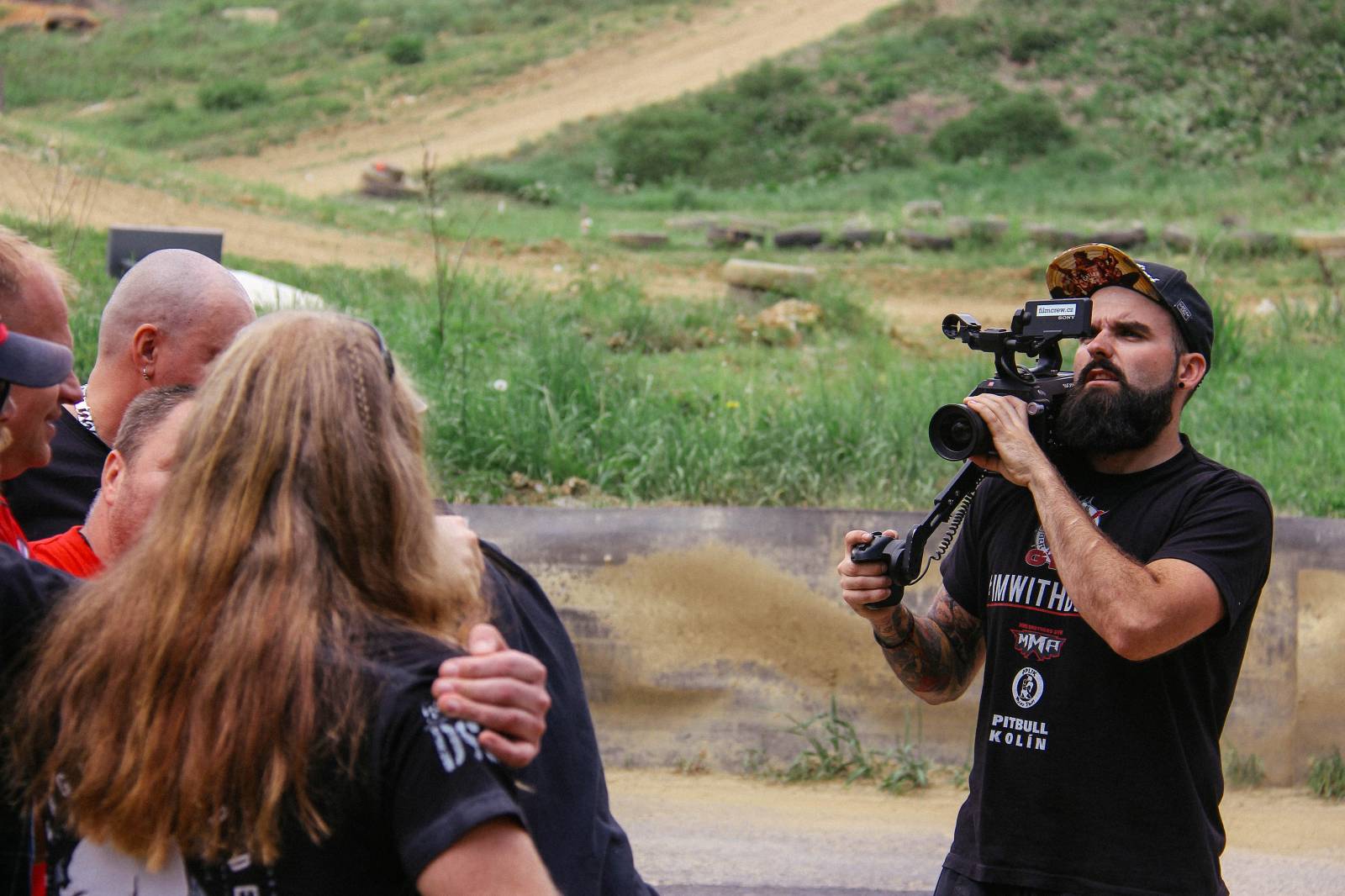 Harlej natáčel klip k songu Možná. Potěší zejména milovníky silných strojů