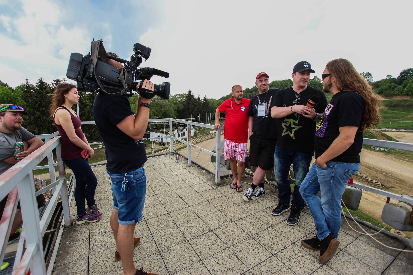 Harlej natáčel klip k songu Možná. Potěší zejména milovníky silných strojů