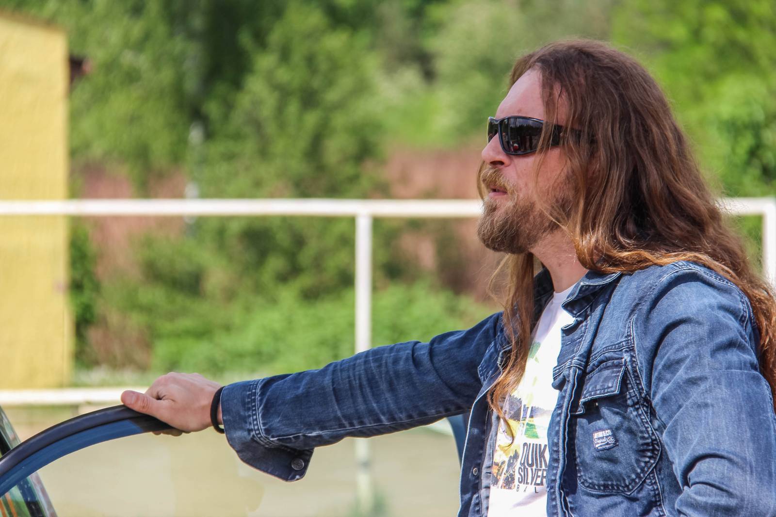 Harlej natáčel klip k songu Možná. Potěší zejména milovníky silných strojů