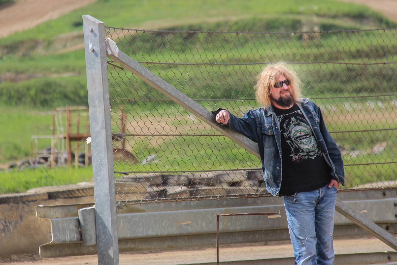 Harlej natáčel klip k songu Možná. Potěší zejména milovníky silných strojů