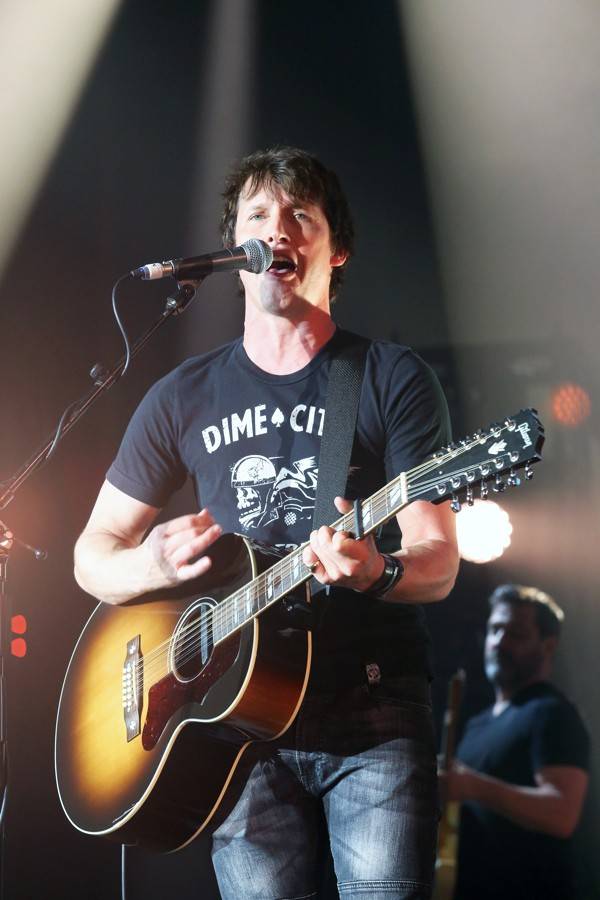 James Blunt se zastavil v Bratislavě, předskakovala mu Emma Drobná