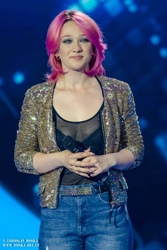 Finálovou desítku SuperStar opustili první dva soutěžící, zazpíval také Pavel Callta