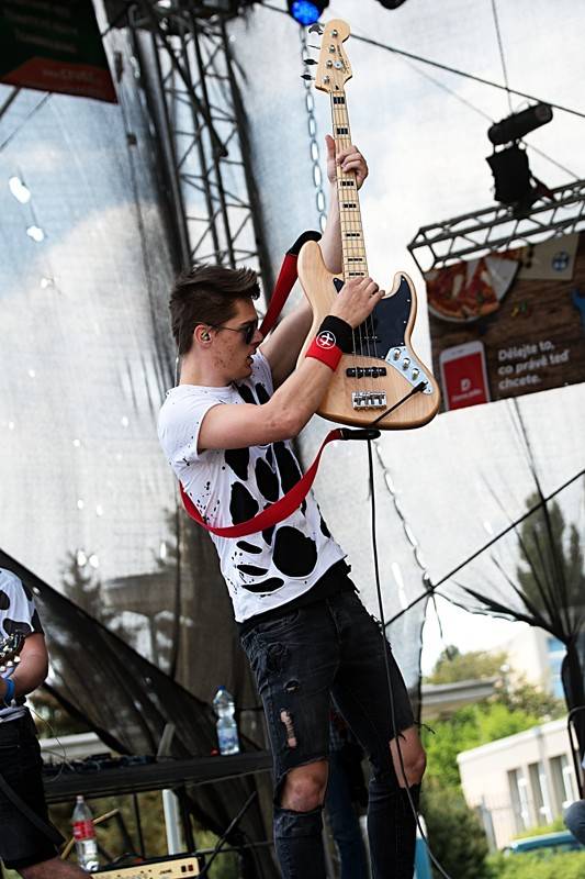 Miss Agro potěšila příznivce krásných slečen, ale i dobré hudby. Hráli Mig 21 nebo Pipes and Pints