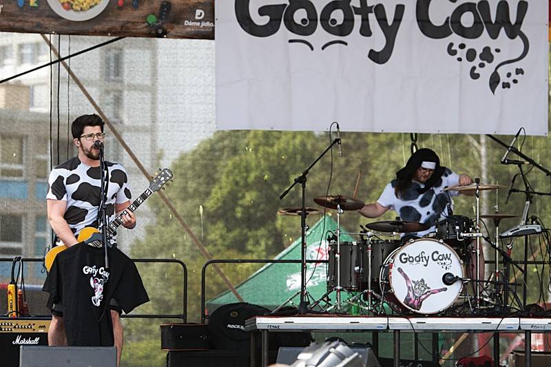 Miss Agro potěšila příznivce krásných slečen, ale i dobré hudby. Hráli Mig 21 nebo Pipes and Pints