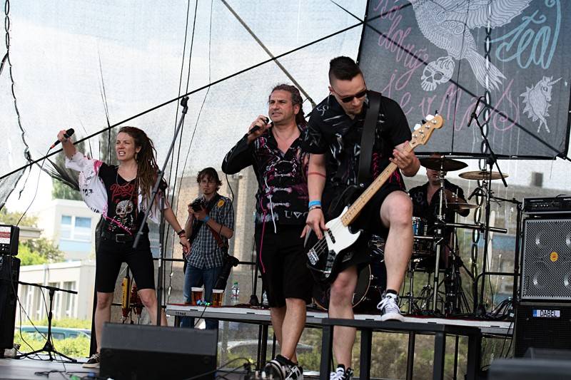 Miss Agro potěšila příznivce krásných slečen, ale i dobré hudby. Hráli Mig 21 nebo Pipes and Pints