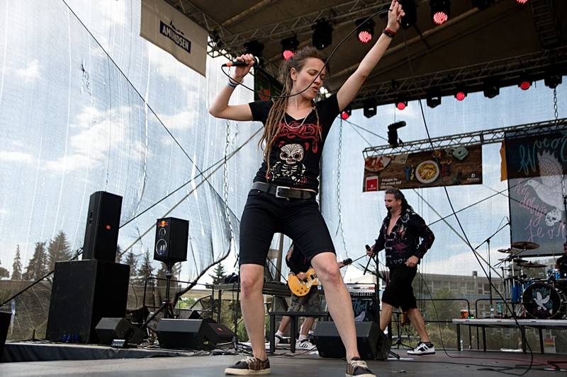 Miss Agro potěšila příznivce krásných slečen, ale i dobré hudby. Hráli Mig 21 nebo Pipes and Pints