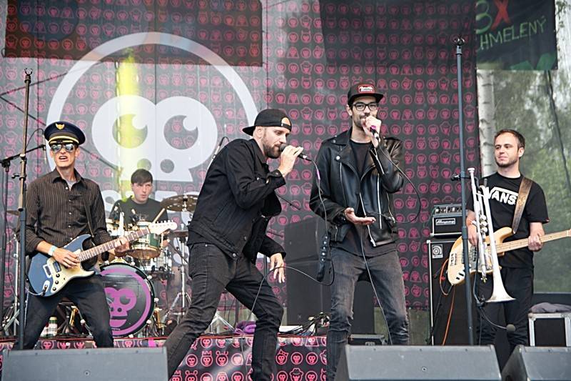 Miss Agro potěšila příznivce krásných slečen, ale i dobré hudby. Hráli Mig 21 nebo Pipes and Pints