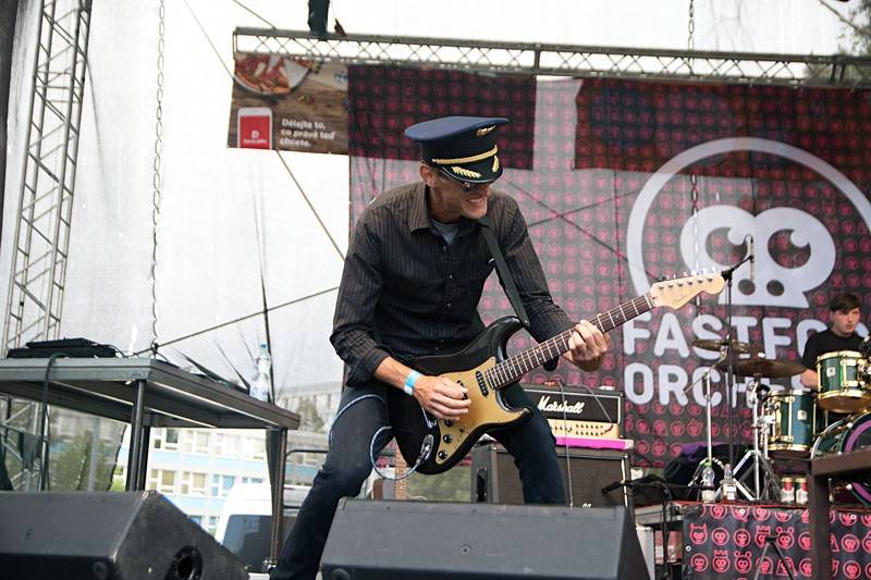 Miss Agro potěšila příznivce krásných slečen, ale i dobré hudby. Hráli Mig 21 nebo Pipes and Pints