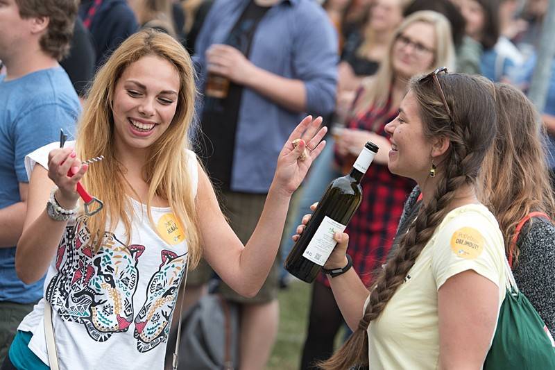 Miss Agro potěšila příznivce krásných slečen, ale i dobré hudby. Hráli Mig 21 nebo Pipes and Pints