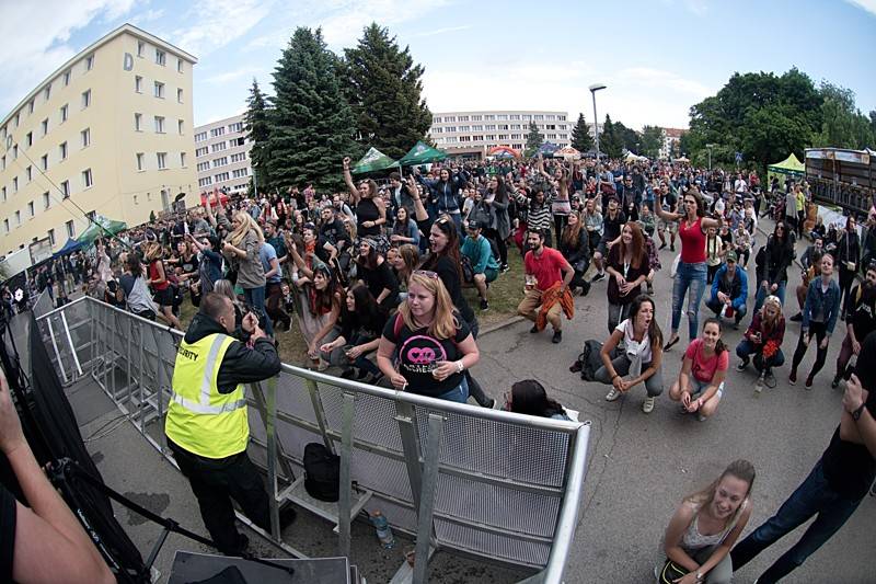 Miss Agro potěšila příznivce krásných slečen, ale i dobré hudby. Hráli Mig 21 nebo Pipes and Pints