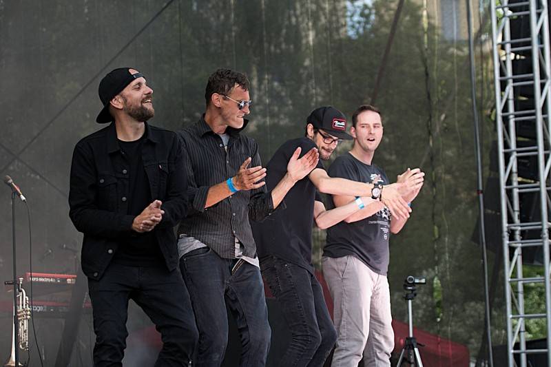 Miss Agro potěšila příznivce krásných slečen, ale i dobré hudby. Hráli Mig 21 nebo Pipes and Pints