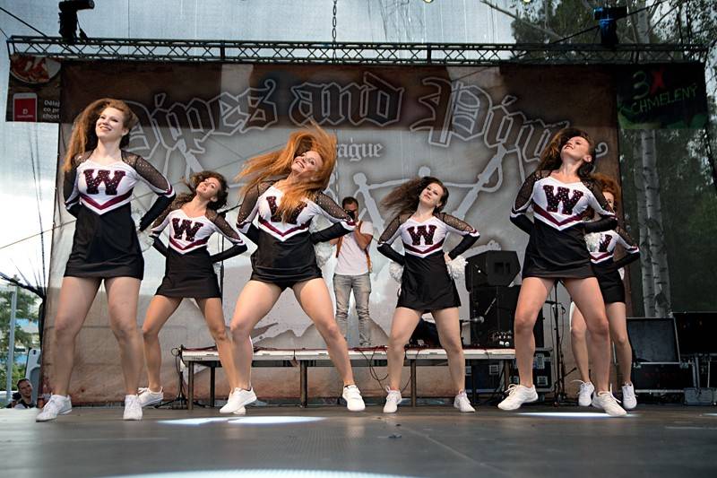 Miss Agro potěšila příznivce krásných slečen, ale i dobré hudby. Hráli Mig 21 nebo Pipes and Pints