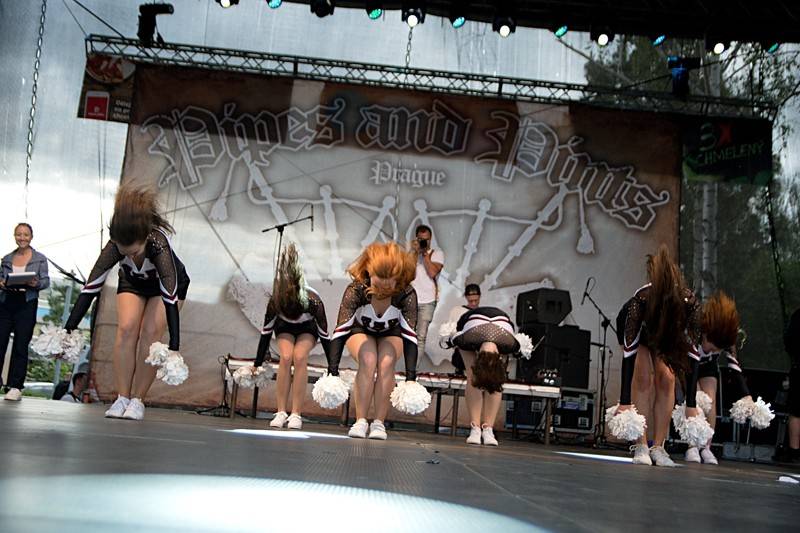 Miss Agro potěšila příznivce krásných slečen, ale i dobré hudby. Hráli Mig 21 nebo Pipes and Pints
