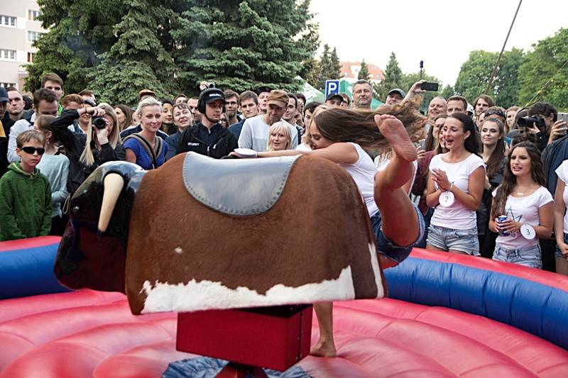 Miss Agro potěšila příznivce krásných slečen, ale i dobré hudby. Hráli Mig 21 nebo Pipes and Pints