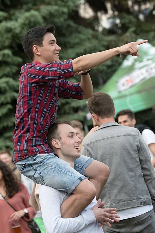 Miss Agro potěšila příznivce krásných slečen, ale i dobré hudby. Hráli Mig 21 nebo Pipes and Pints