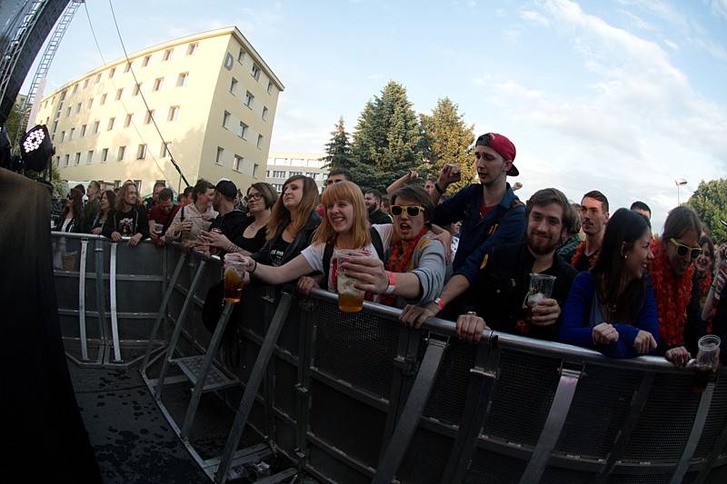 Miss Agro potěšila příznivce krásných slečen, ale i dobré hudby. Hráli Mig 21 nebo Pipes and Pints