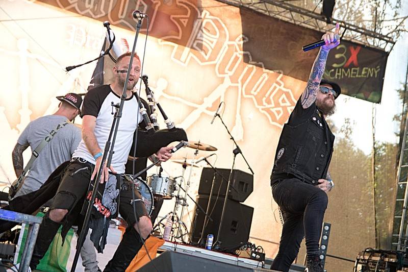 Miss Agro potěšila příznivce krásných slečen, ale i dobré hudby. Hráli Mig 21 nebo Pipes and Pints