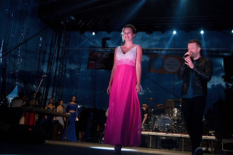 Miss Agro potěšila příznivce krásných slečen, ale i dobré hudby. Hráli Mig 21 nebo Pipes and Pints