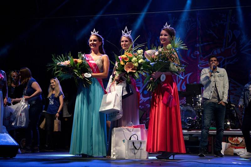 Miss Agro potěšila příznivce krásných slečen, ale i dobré hudby. Hráli Mig 21 nebo Pipes and Pints