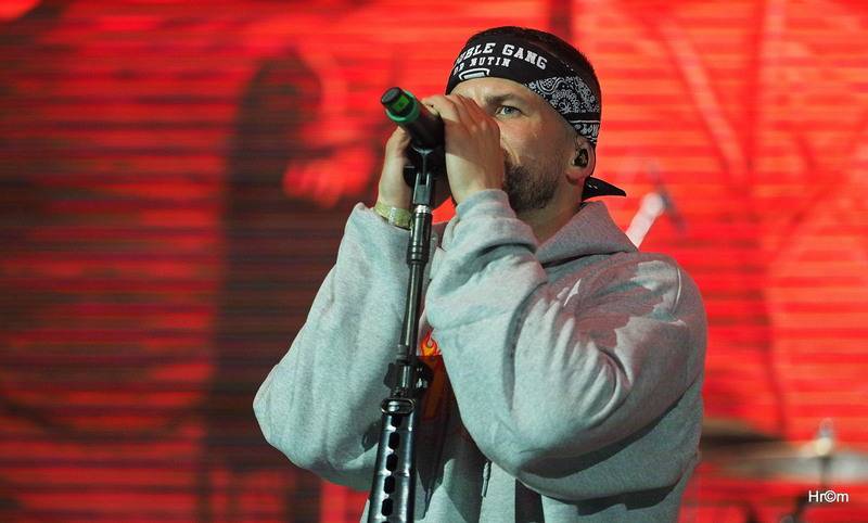 Marpo a TroubleGang pokořili O2 arenu. Fanoušci před koncertem pochodovali Prahou