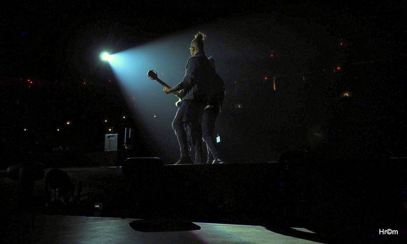 Marpo a TroubleGang pokořili O2 arenu. Fanoušci před koncertem pochodovali Prahou