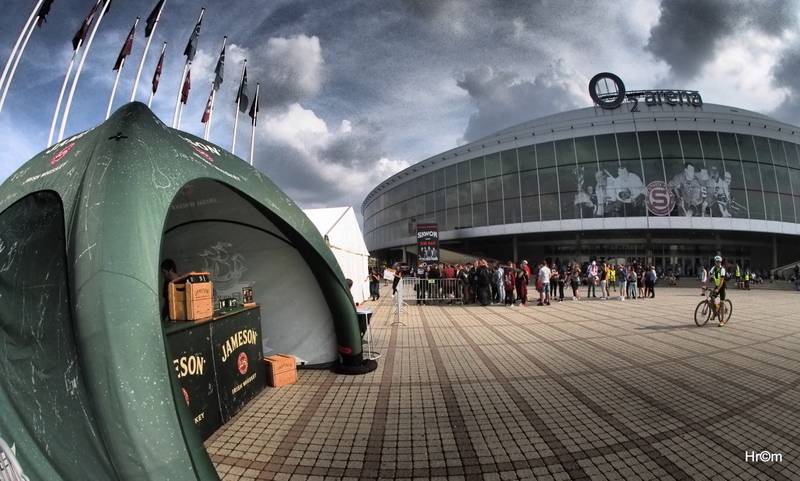 Marpo a TroubleGang pokořili O2 arenu. Fanoušci před koncertem pochodovali Prahou