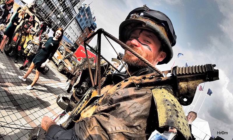 Marpo a TroubleGang pokořili O2 arenu. Fanoušci před koncertem pochodovali Prahou