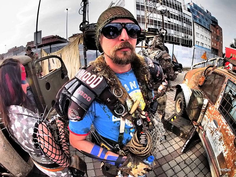 Marpo a TroubleGang pokořili O2 arenu. Fanoušci před koncertem pochodovali Prahou