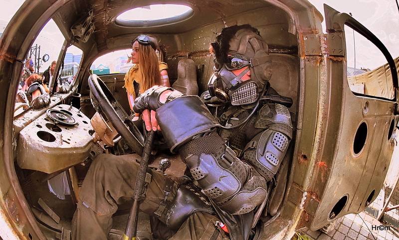 Marpo a TroubleGang pokořili O2 arenu. Fanoušci před koncertem pochodovali Prahou