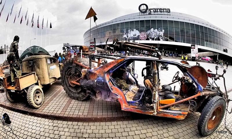 Marpo a TroubleGang pokořili O2 arenu. Fanoušci před koncertem pochodovali Prahou