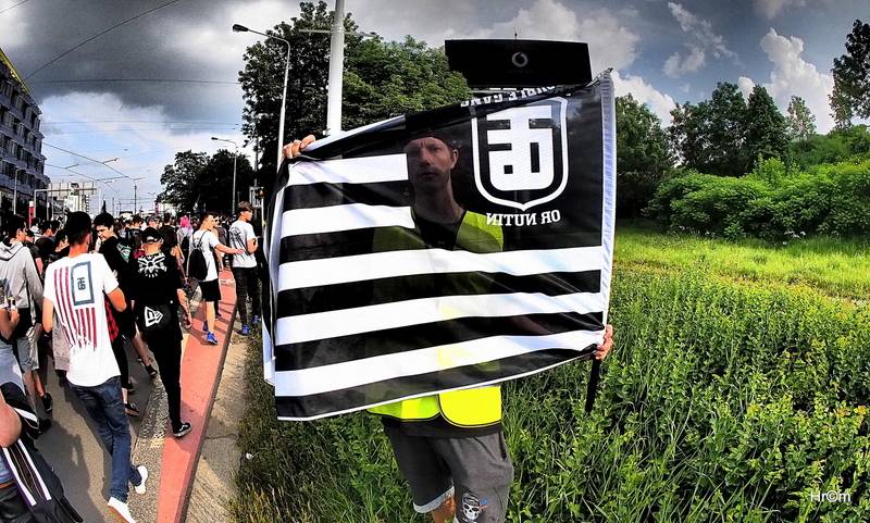 Marpo a TroubleGang pokořili O2 arenu. Fanoušci před koncertem pochodovali Prahou