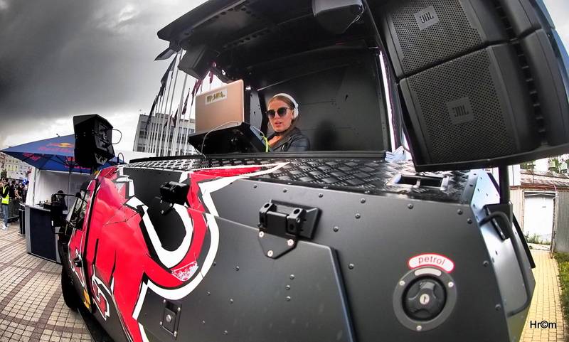 Marpo a TroubleGang pokořili O2 arenu. Fanoušci před koncertem pochodovali Prahou