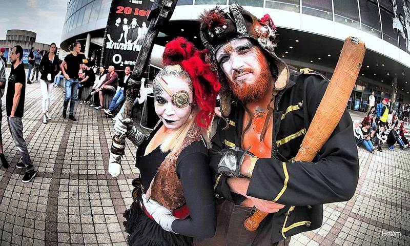 Marpo a TroubleGang pokořili O2 arenu. Fanoušci před koncertem pochodovali Prahou