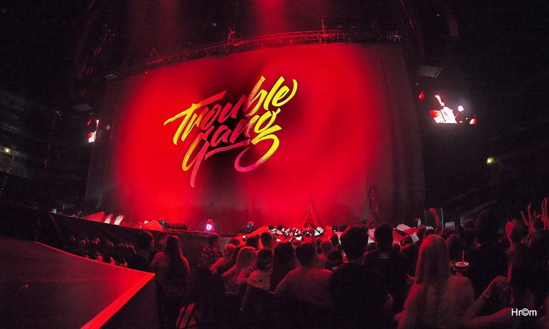 Marpo a TroubleGang pokořili O2 arenu. Fanoušci před koncertem pochodovali Prahou