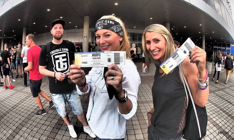 Marpo a TroubleGang pokořili O2 arenu. Fanoušci před koncertem pochodovali Prahou